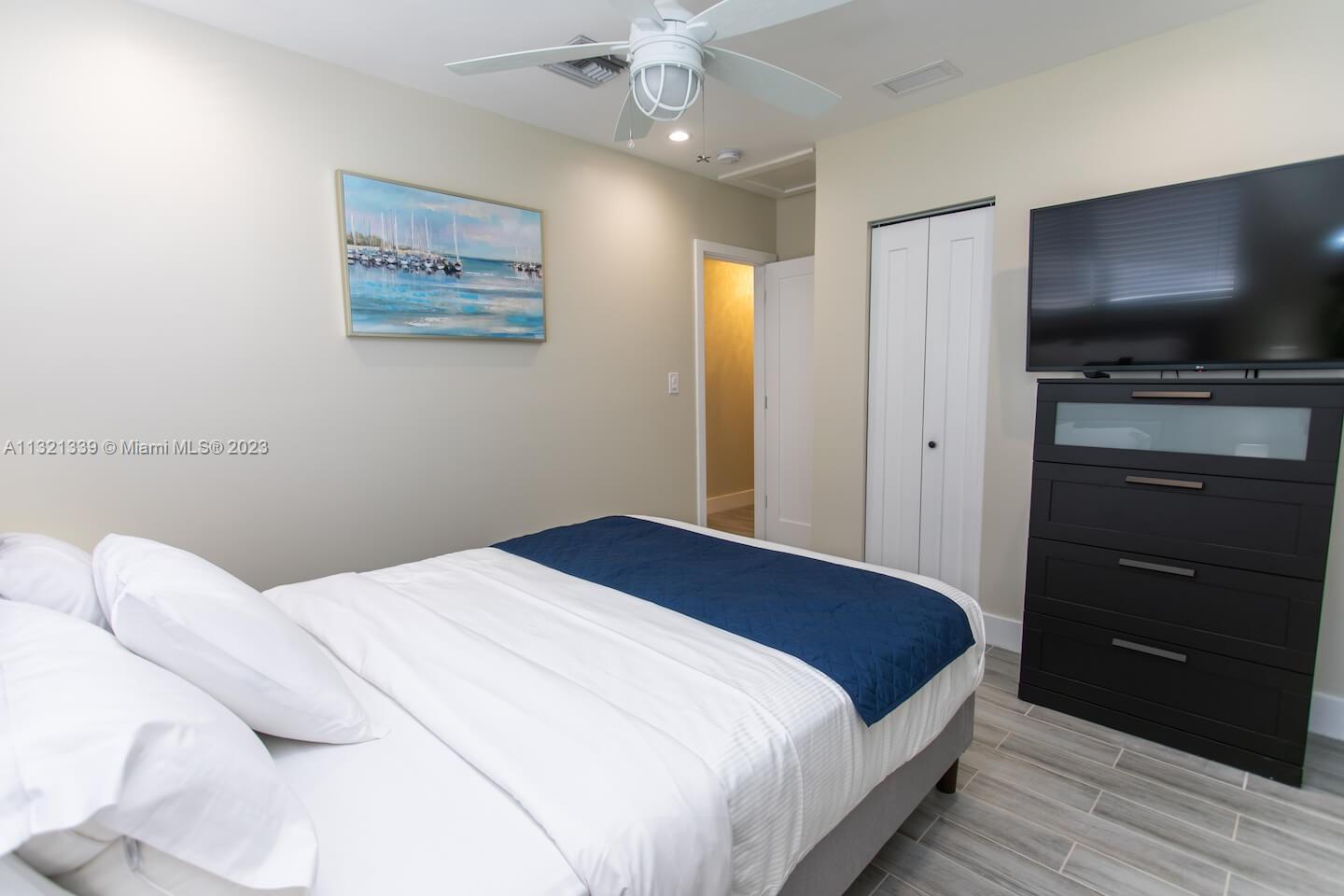 COUNTRY CLUB HOMES - Residential Lease