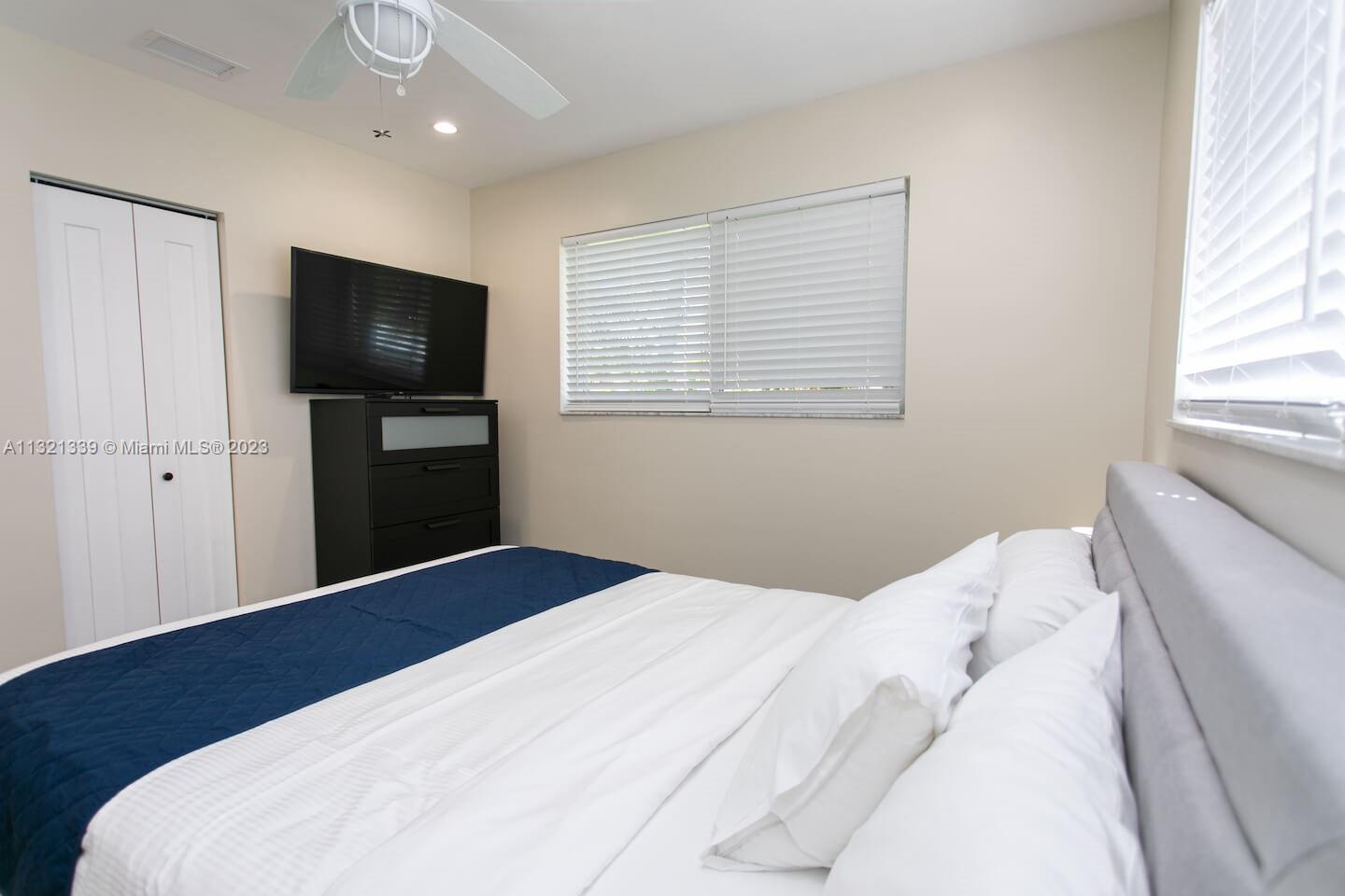 COUNTRY CLUB HOMES - Residential Lease