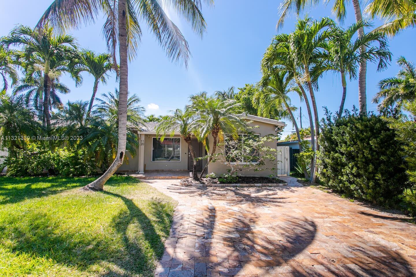 COUNTRY CLUB HOMES - Residential Lease