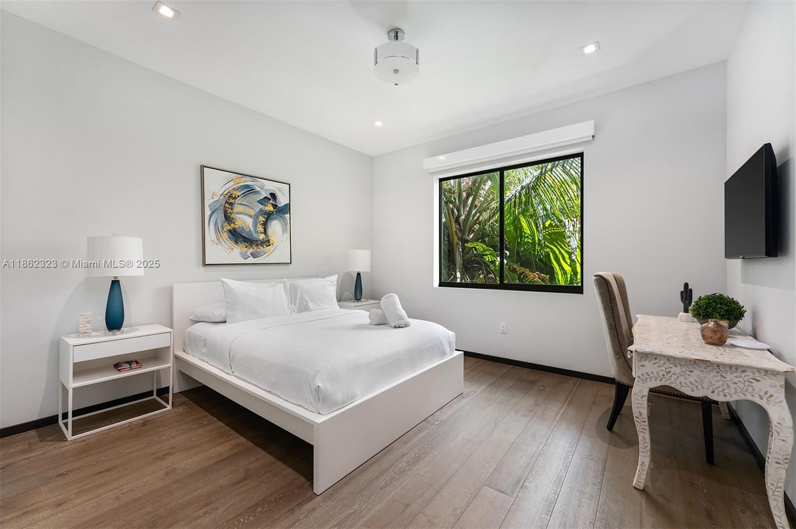 MID GOLF SUB 1ST ADDN - Residential Lease