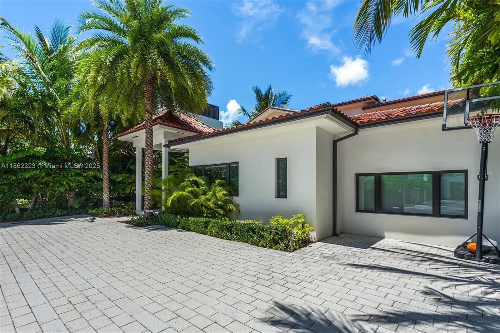 MID GOLF SUB 1ST ADDN - Residential Lease