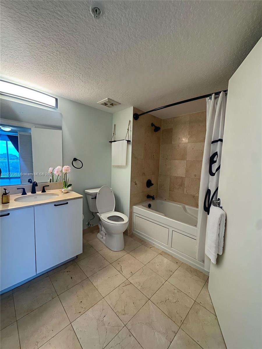 1800 N Bayshore Dr 1404