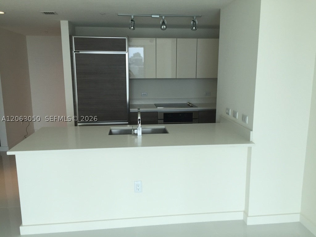 1100 S MIAMI AV 3902