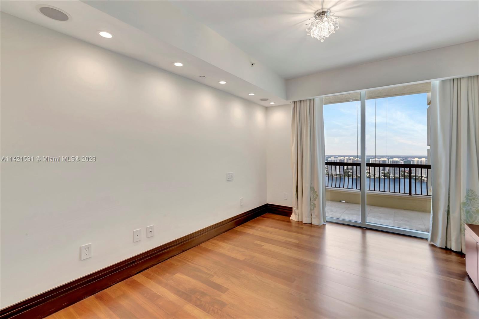 ACQUALINA OCEAN RESIDENCE - Residential