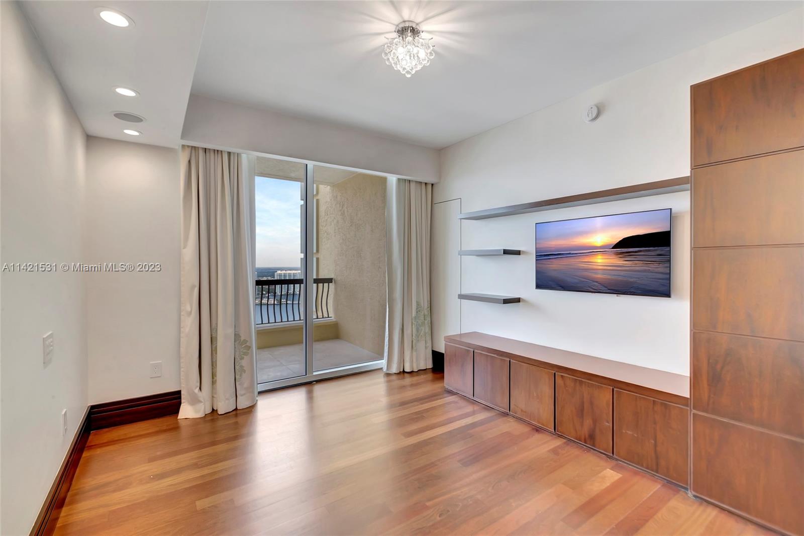 ACQUALINA OCEAN RESIDENCE - Residential