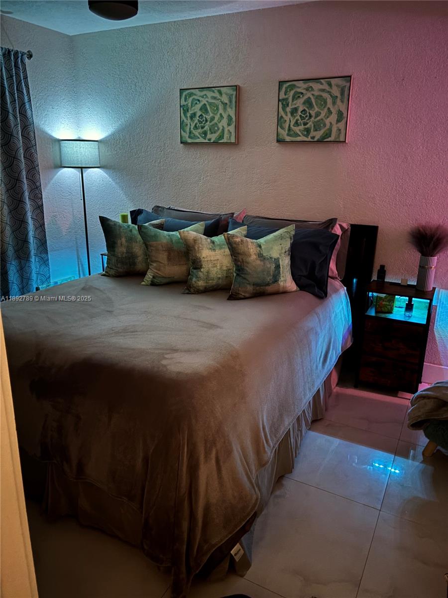 OAKLAND PARK SECOND ADD - Residential Lease