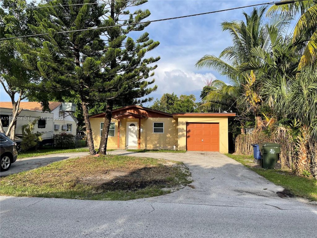 Photo of 221 SW 6th Ave #0, Hallandale Beach, FL 33009 (MLS # A11404014)