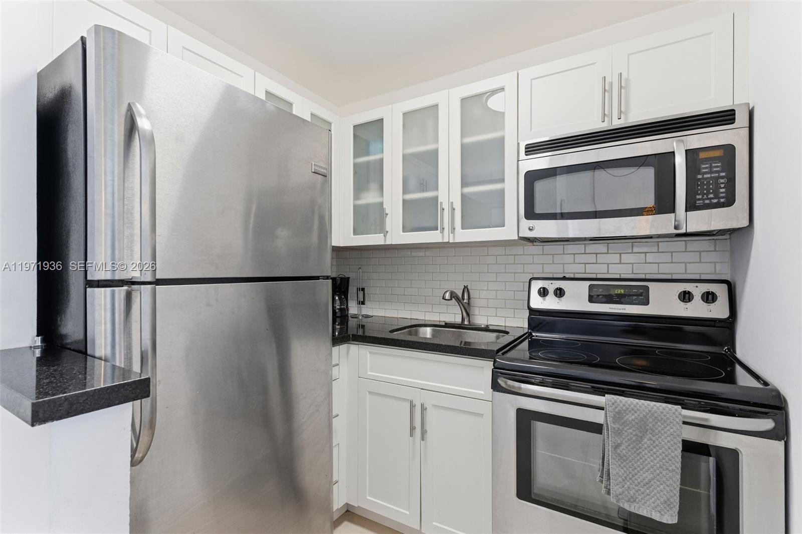 BAYSHORE YACHT & TENNIS C - Residential