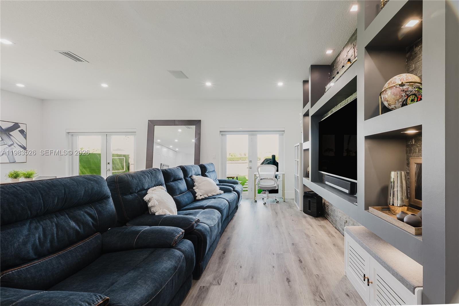 BELLAGIO AT VIZCAYA - Residential Lease