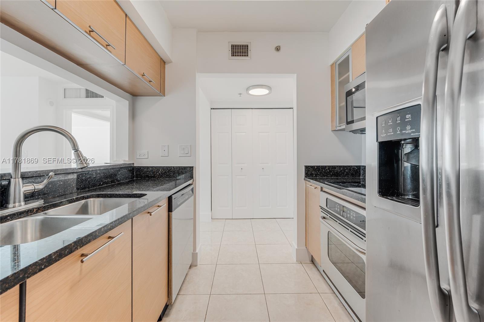 BRICKELL ON THE RIVER N T - Residential