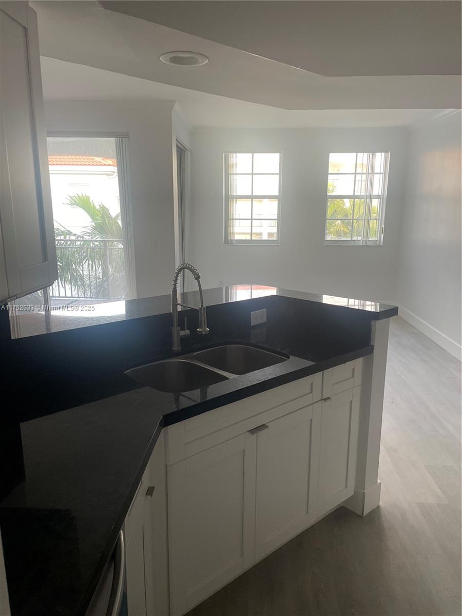 3245 NE 184th St 13409