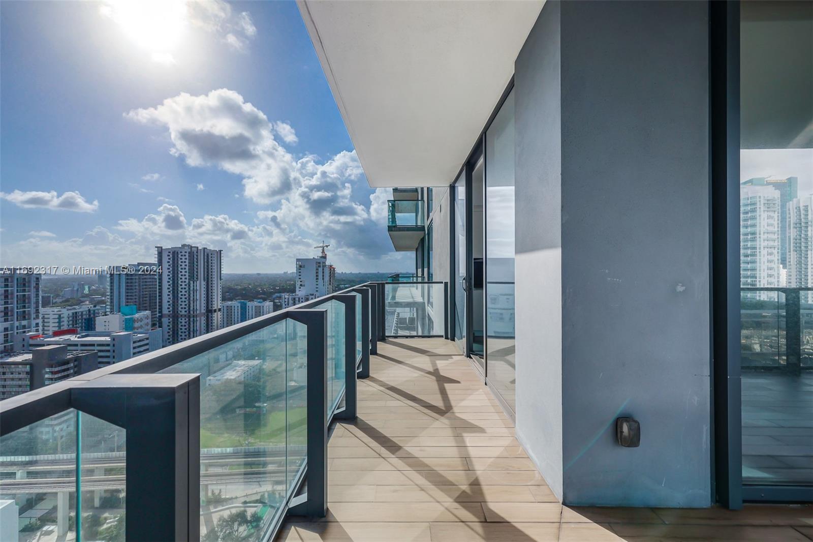RISE CONDO - Residential