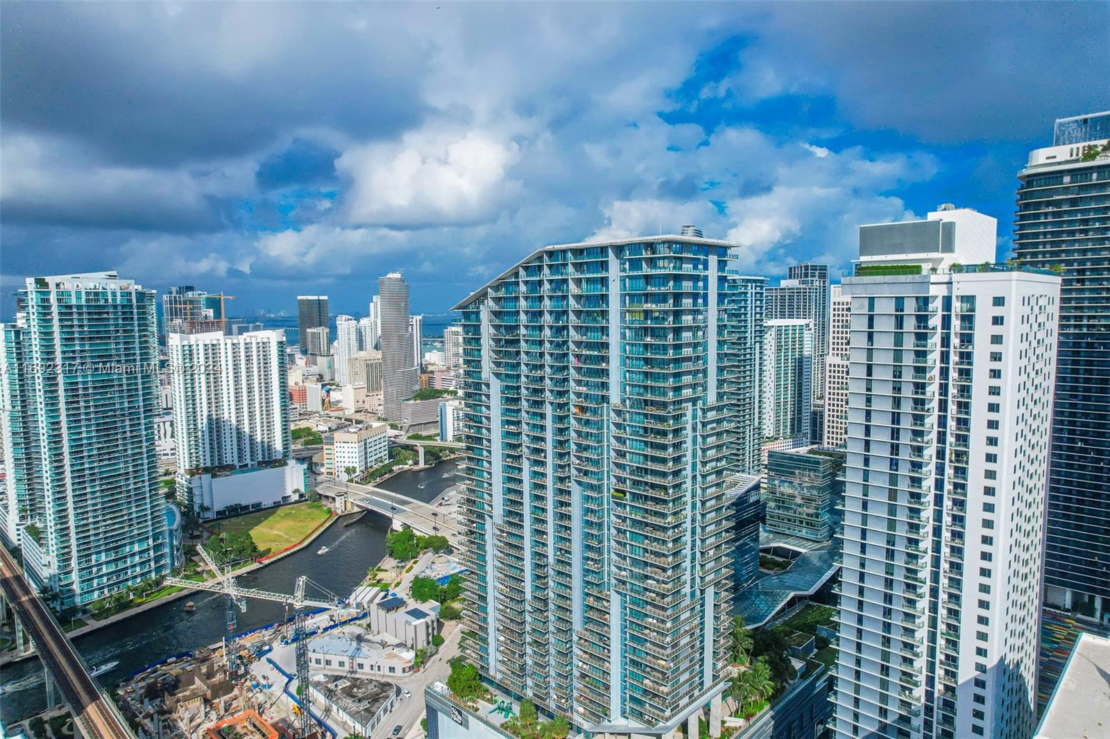 RISE CONDO - Residential
