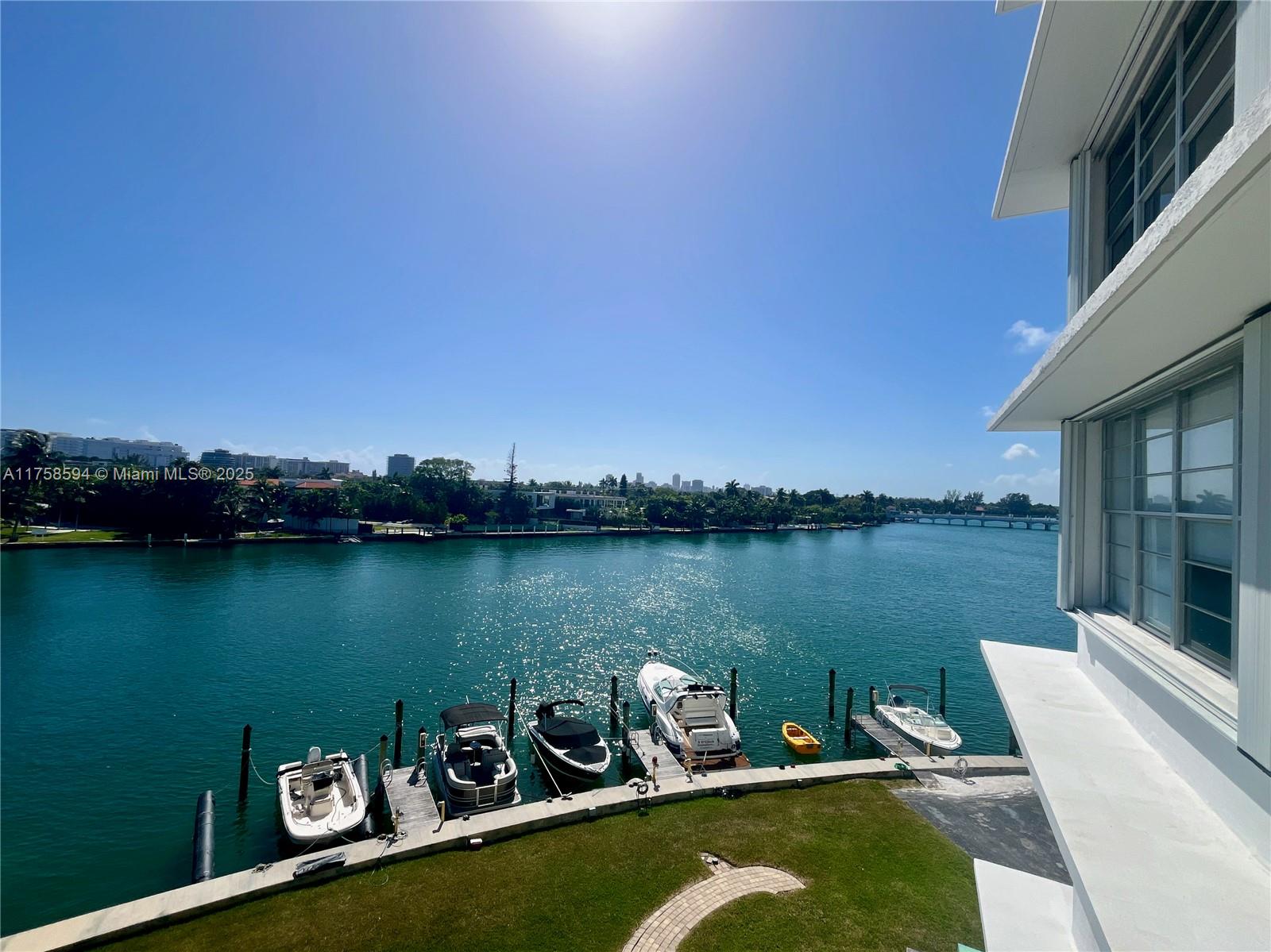 9101 E Bay Harbor Dr 406