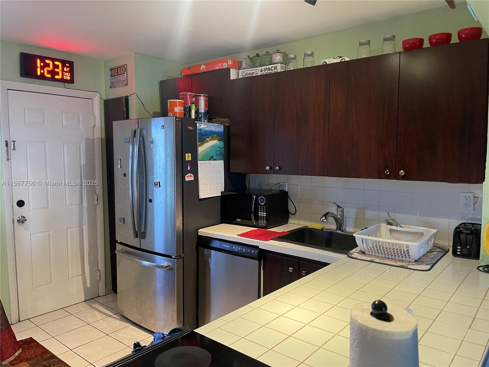 FIFITH MOORINGS CONDO - Residential