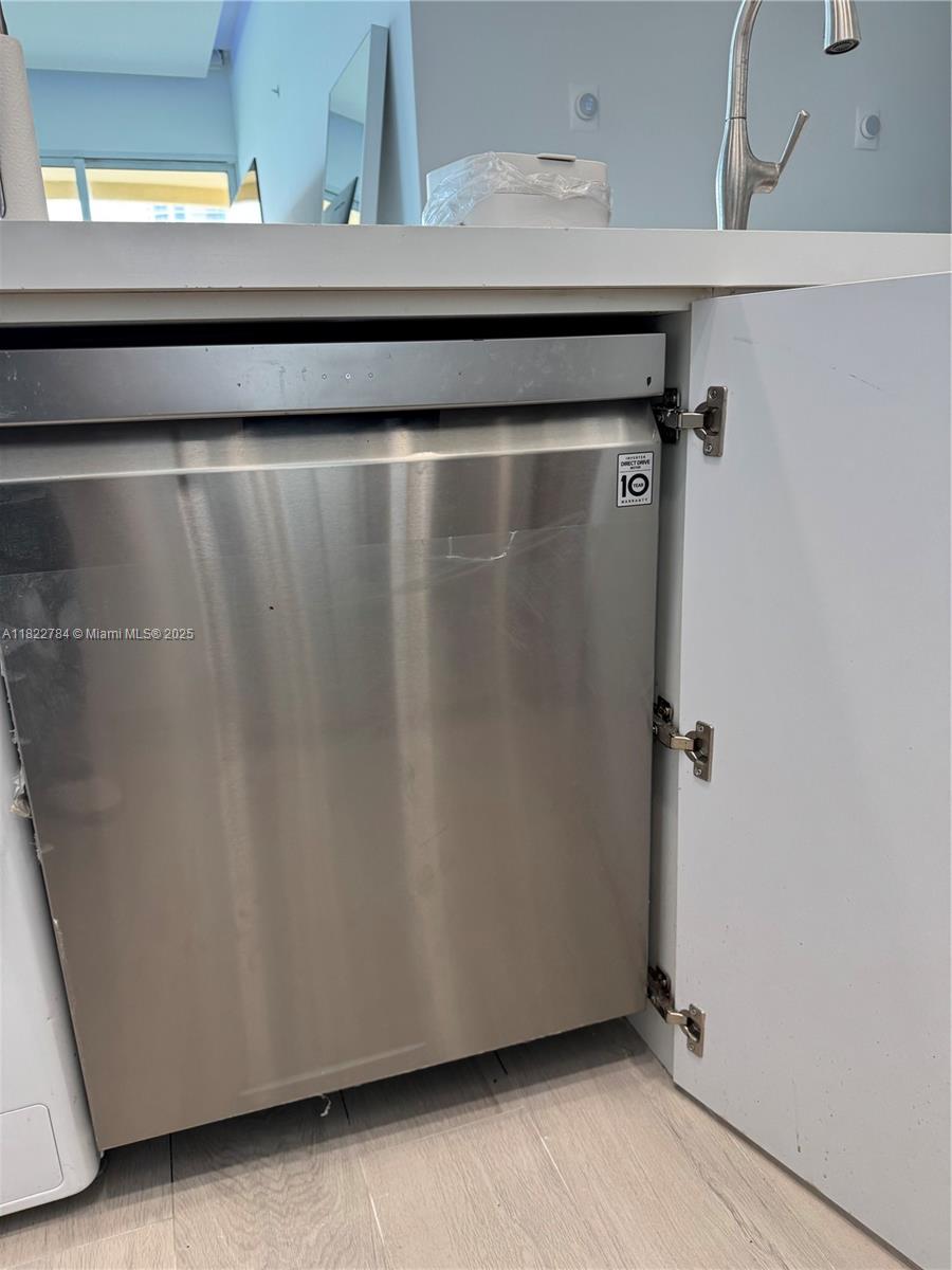 WAVE CONDO - Residential Lease