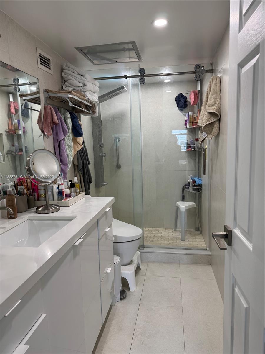 WAVE CONDO - Residential Lease