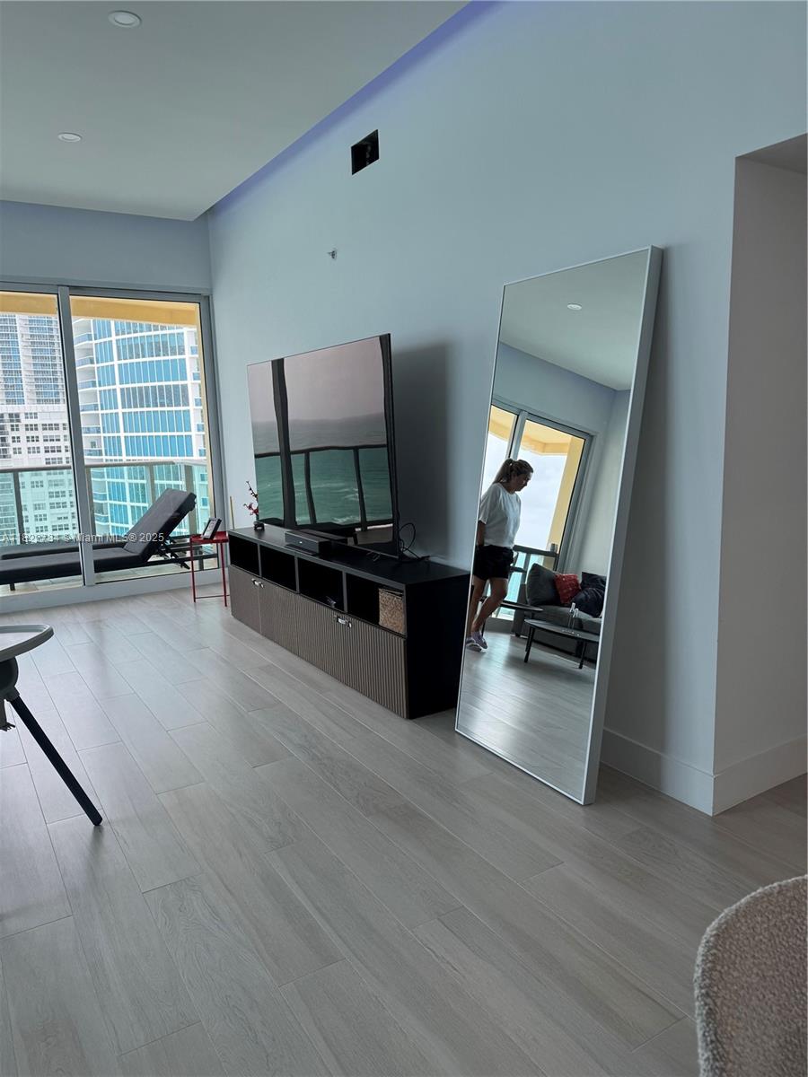 WAVE CONDO - Residential Lease