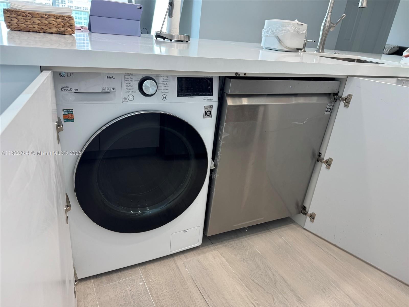 WAVE CONDO - Residential Lease