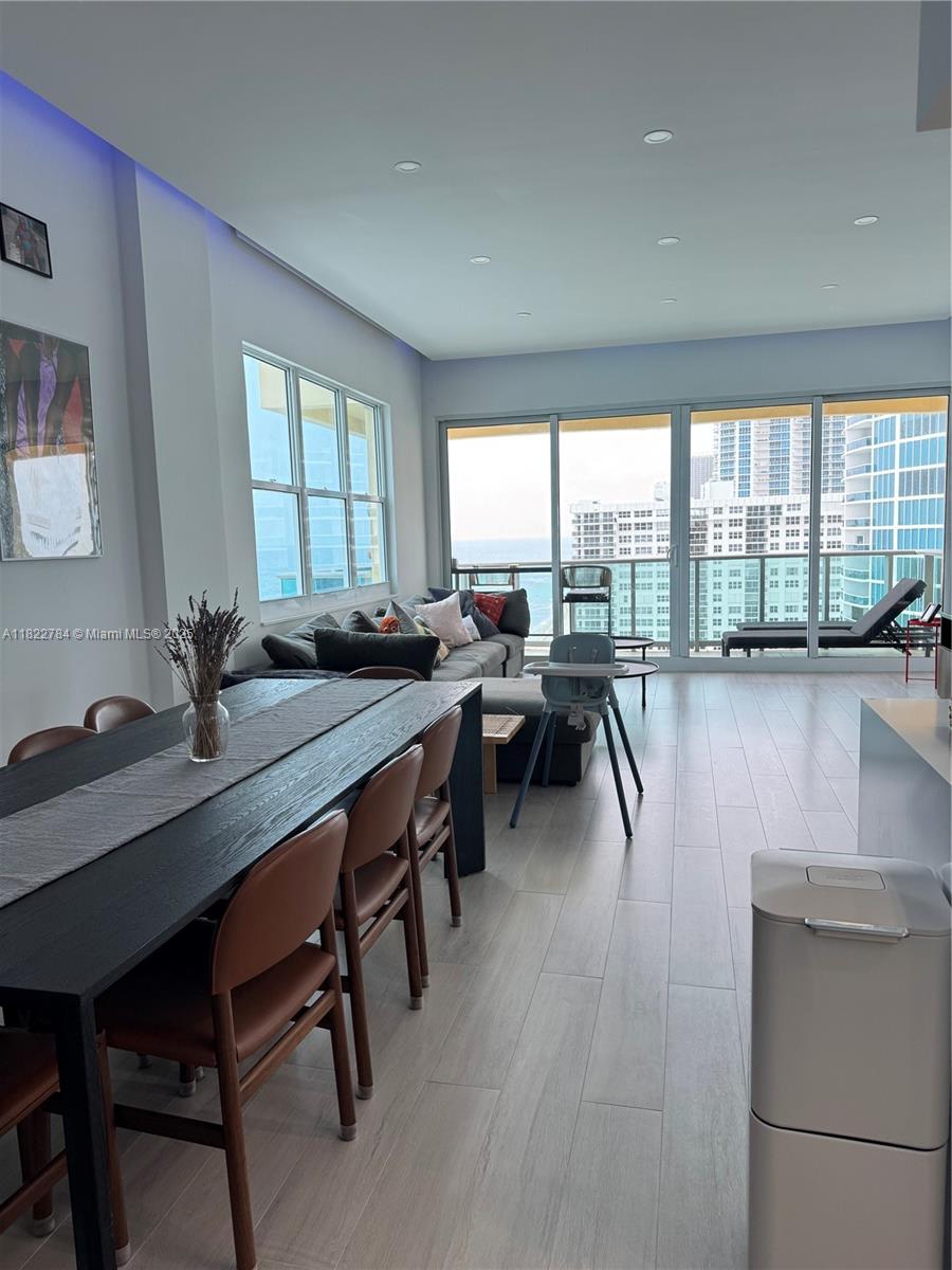 WAVE CONDO - Residential Lease