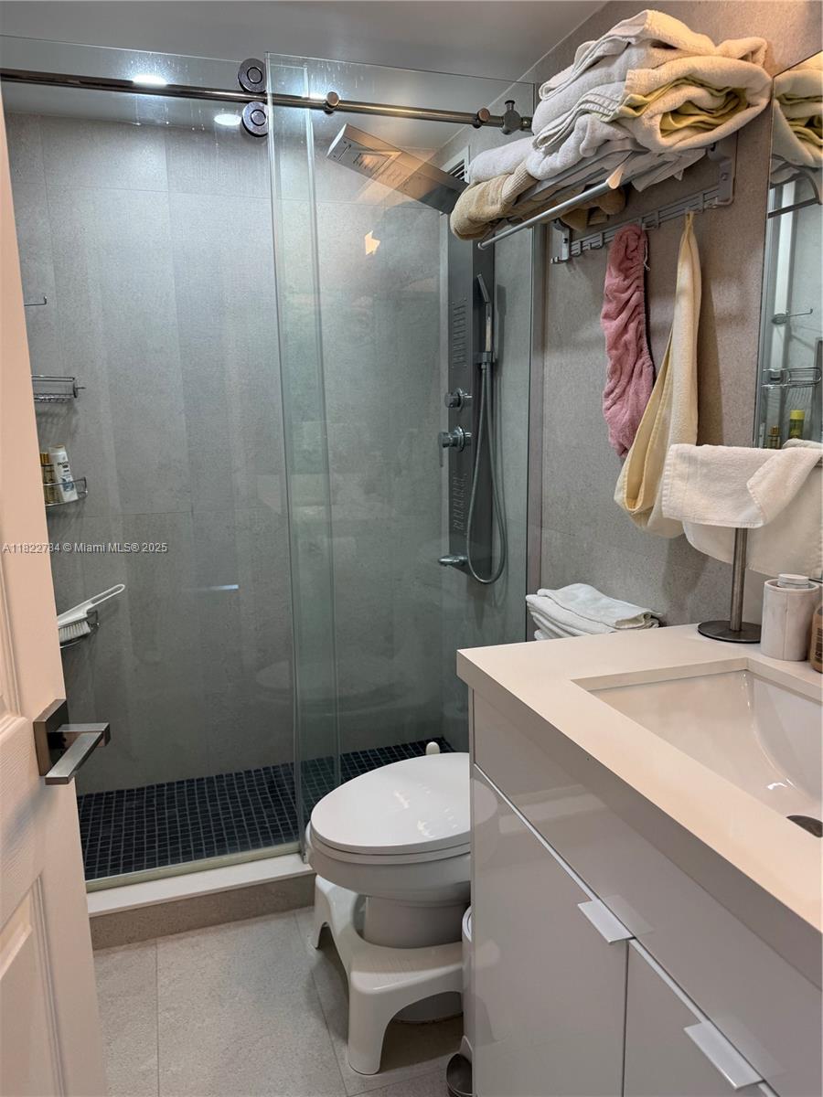 WAVE CONDO - Residential Lease