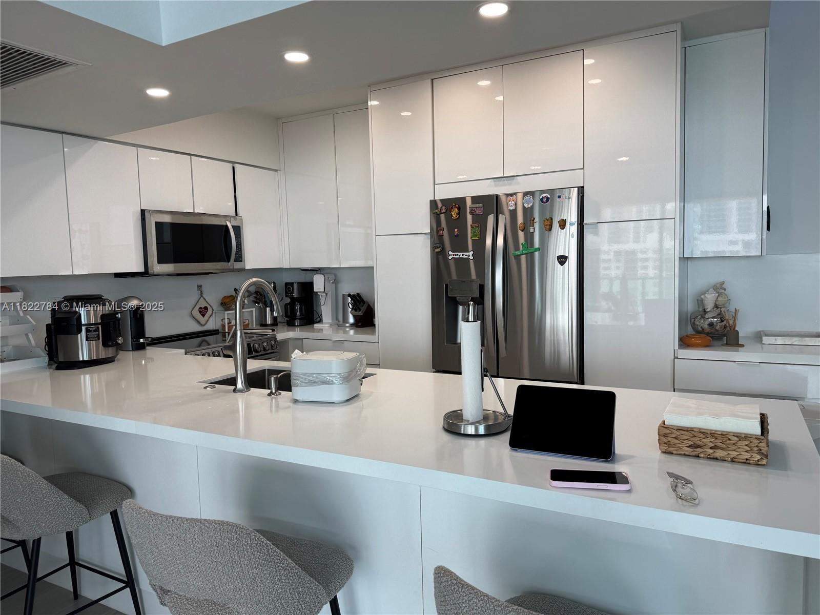 WAVE CONDO - Residential Lease