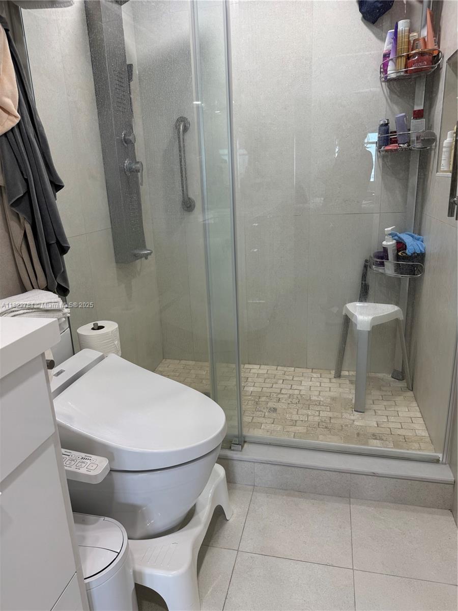 WAVE CONDO - Residential Lease