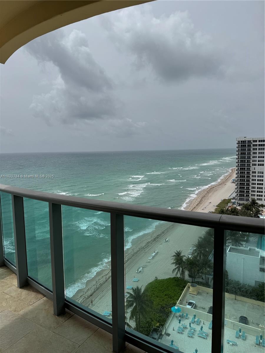 WAVE CONDO - Residential Lease