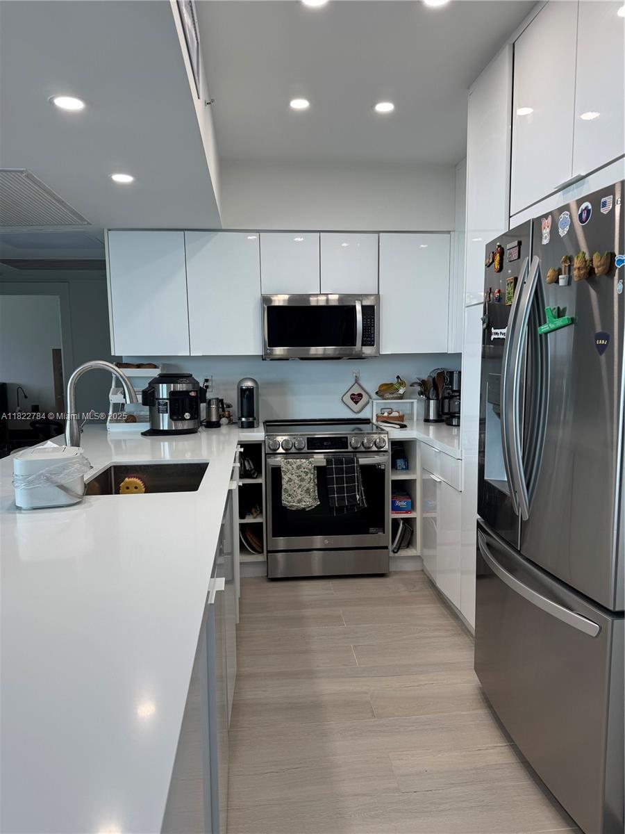 WAVE CONDO - Residential Lease