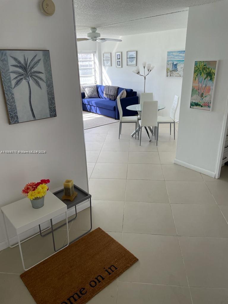 220 Kings Point Dr 105