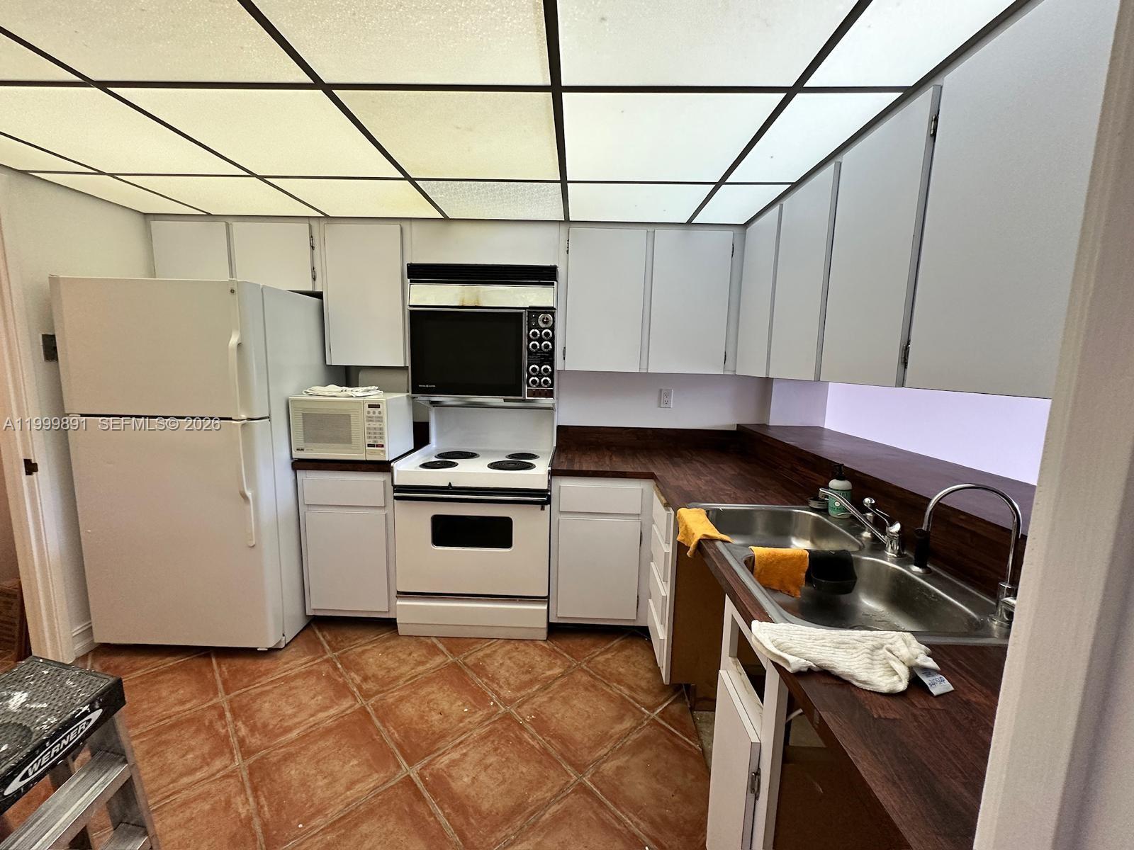 KEY COLONY NO 1 - Residential Lease