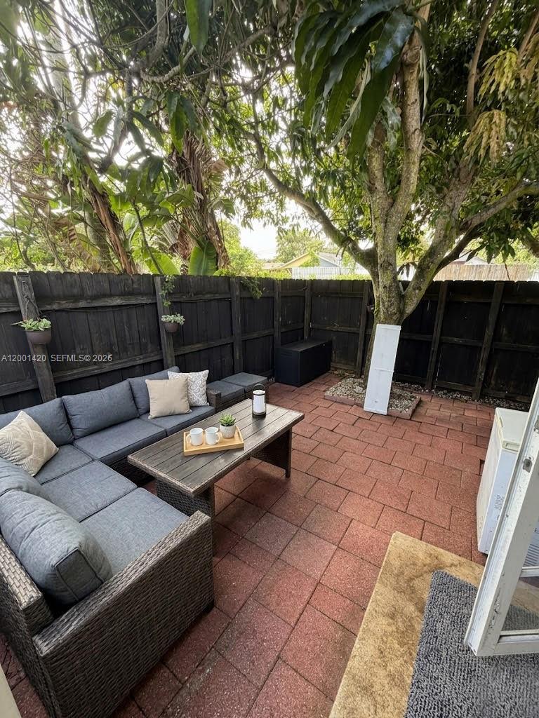 NORTH LAUDERDALE ESTATES - Residential Lease