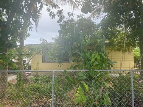 1990 NE 168 St North Miami Beach FL 33162