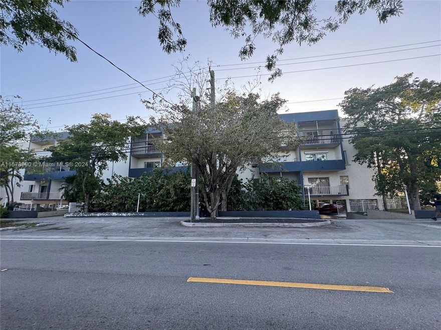 Spacious 2/2 apartment centrally located, very close to the beach in a prestigious community, to view call or text the listing agent