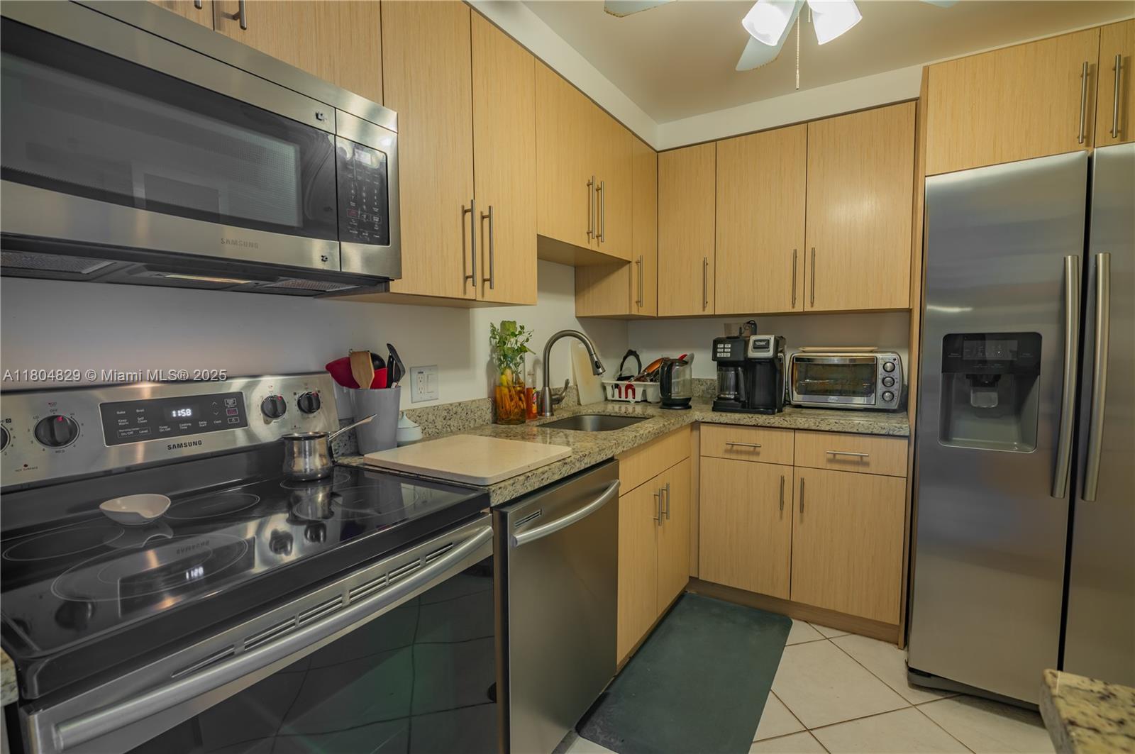 Rental Property at 3675 N Country Club Dr 2202, Aventura, Miami-Dade County, Florida - Bedrooms: 2 
Bathrooms: 2  - $2,400 MO.