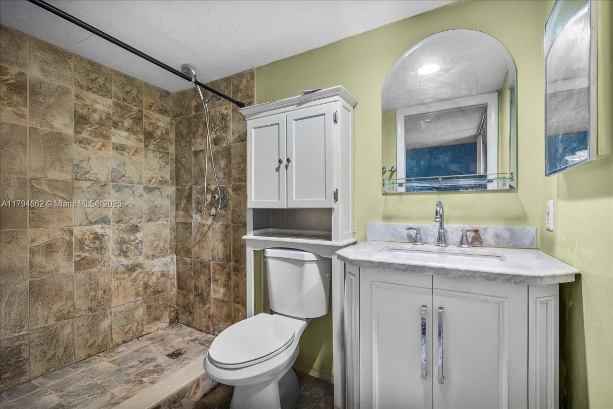 HORIZONS WEST CONDO #3 - Residential