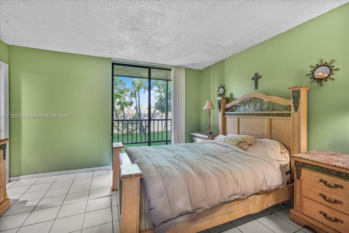 HORIZONS WEST CONDO #3 - Residential
