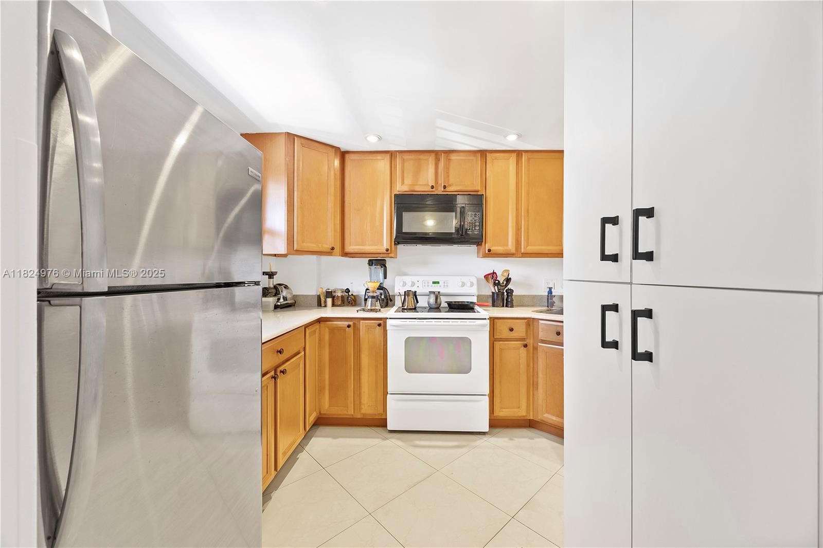 114 Royal Park Dr 2B, Oakland Park, Miami-Dade County, Florida - 2 Bedrooms  
2 Bathrooms - 