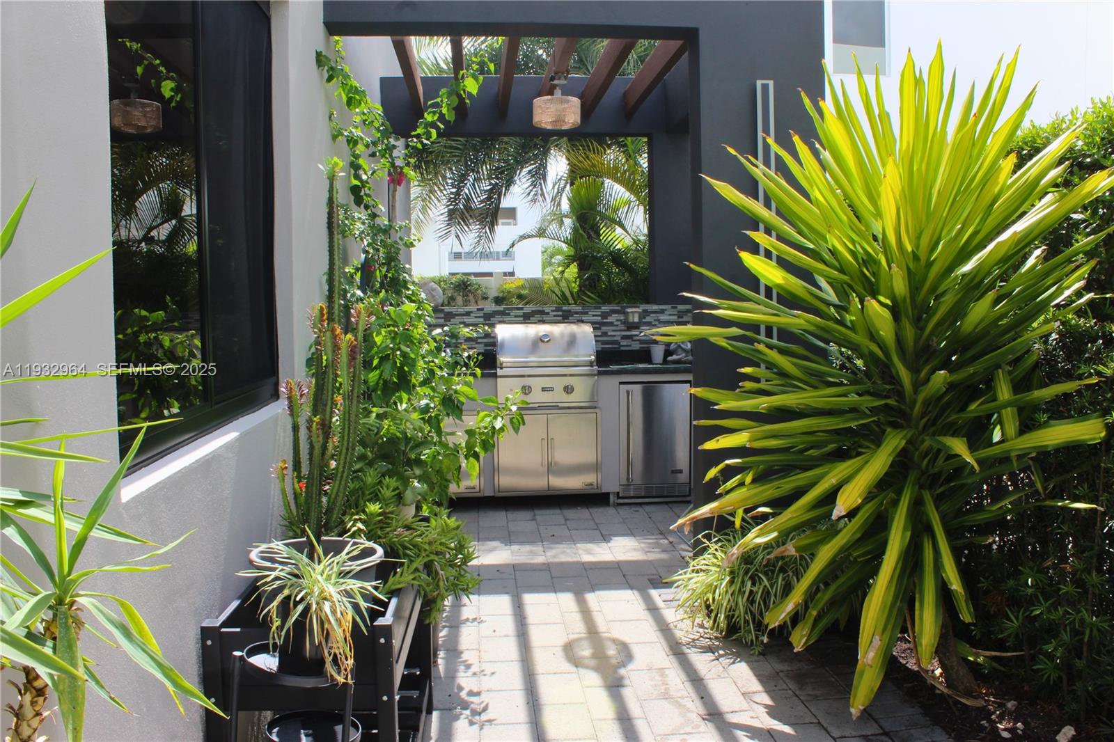 DORAL COMMONS RESIDENTIAL - Residential