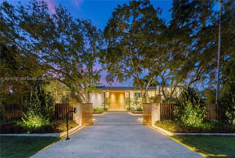 Photo of 6701 SW 101st St, Pinecrest, FL 33156 (MLS # A12013700)