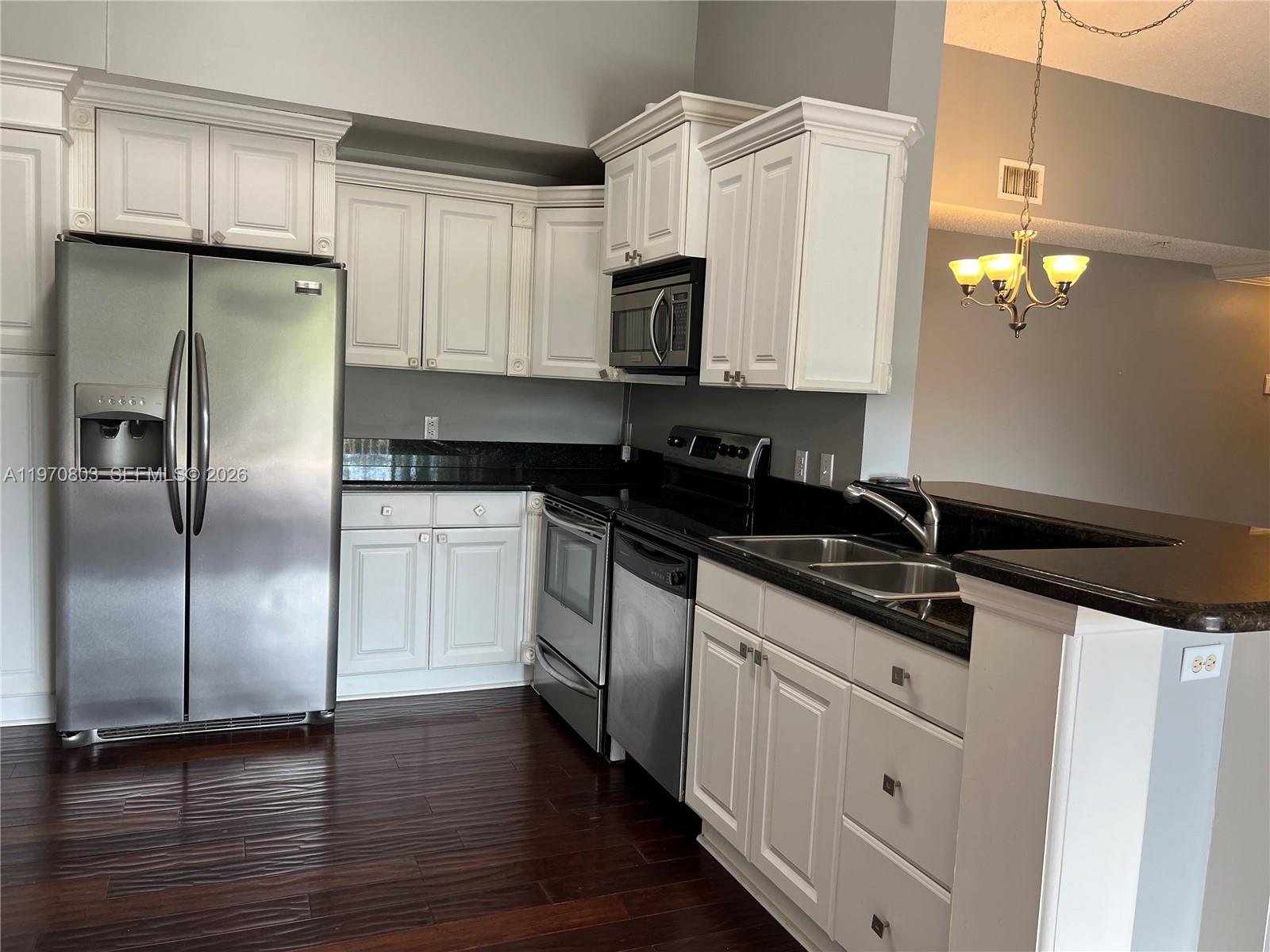 6928 SW 39th St A303