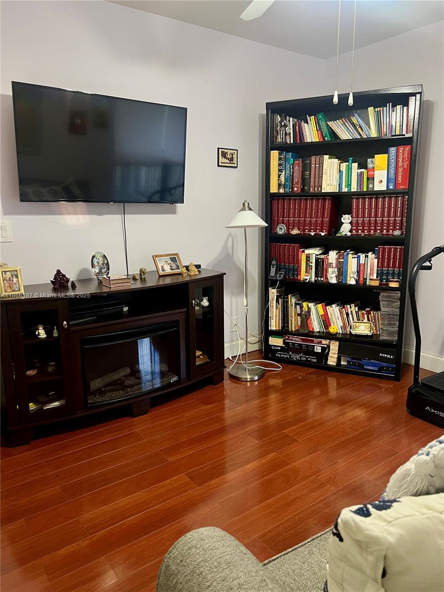 APPLEWOOD VILLAGE IV-D CO - Residential