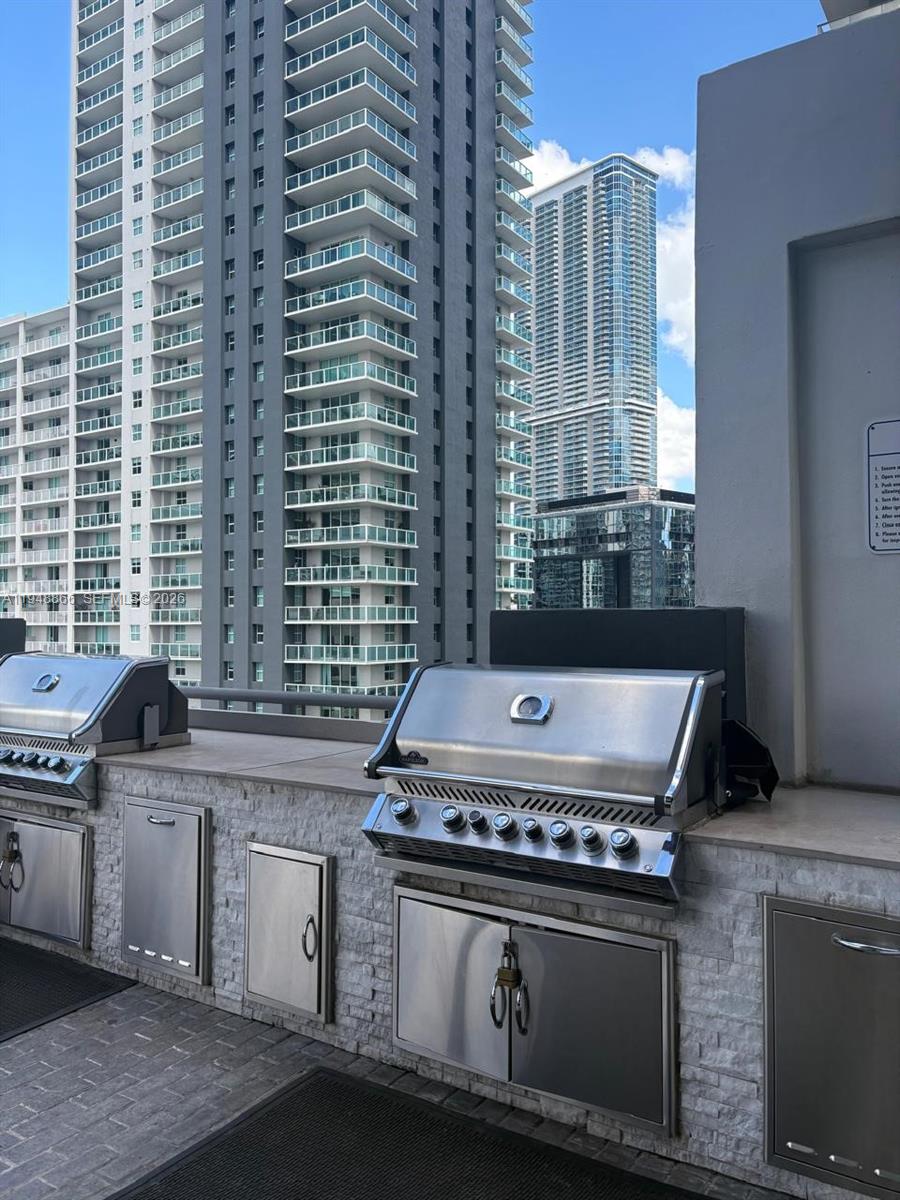 INFINITY AT BRICKELL COND - Residential