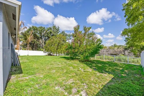 Tiny photo for 115 SW Glenwood Dr, Port St Lucie, FL 34984 (MLS # A12010723)