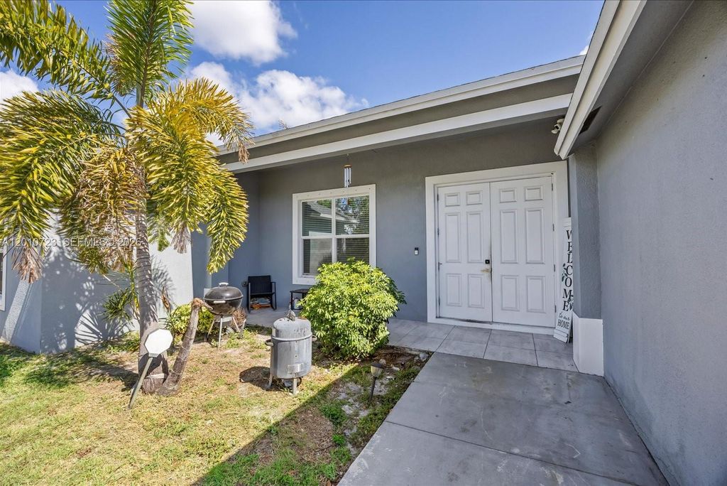 Photo of 115 SW Glenwood Dr, Port St Lucie, FL 34984 (MLS # A12010723)