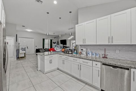 Tiny photo for 115 SW Glenwood Dr, Port St Lucie, FL 34984 (MLS # A12010723)