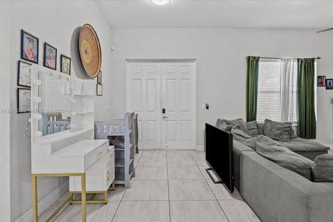 Tiny photo for 115 SW Glenwood Dr, Port St Lucie, FL 34984 (MLS # A12010723)