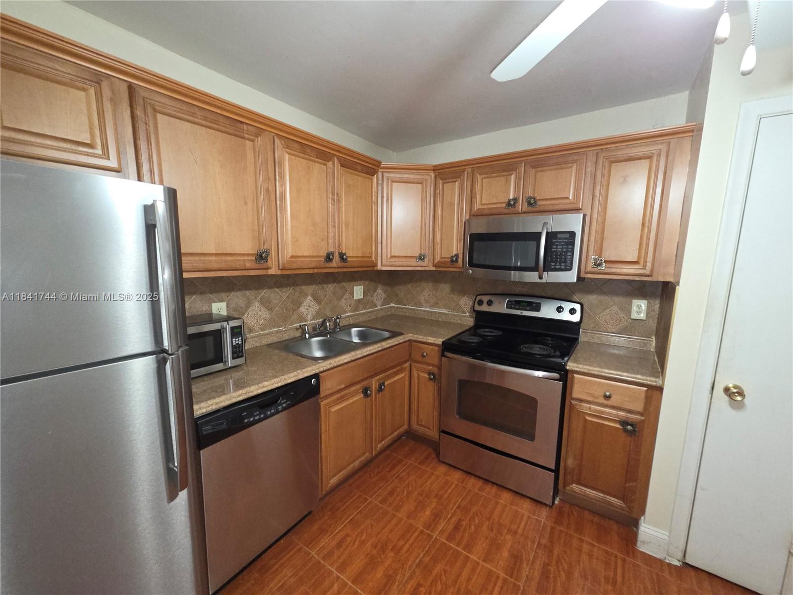 Discover comfort and convenience in this charming 1-bedroom, 1.5-bathroom unit, perfectly located in a vibrant 55+ community. Just steps from the clubhouse, you’ll enjoy easy access to a wide range of amenities, including a complimentary bus service to nearby shops and entertainment. Stay active with fitness centers, spa facilities, and scenic lakefront walking paths, or unwind with community activities like bowling, billiards, and movie nights. Whether you’re seeking relaxation or a touch of adventure, this community offers the perfect balance. Don’t miss your chance to make it yours!