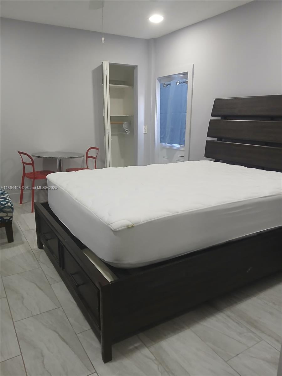Welcome to your new home in the heart of South Miami! This cozy studio offers the perfect blend of comfort and convenience, featuring tasteful furnishings and essential pieces to make your move-in effortless. The unit comes partially furnished, giving you the flexibility to add your personal touch.
Located in a vibrant and desirable neighborhood, you’ll enjoy easy access to shopping centers, restaurants, parks, and major highways. Whether you’re a student, professional, or simply looking for a comfortable place to call home, this studio is an excellent choice. Ready to move in!