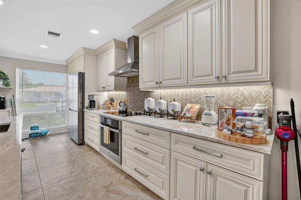 Photo of 8749 Belle Aire Dr, Boca Raton, FL 33433 (MLS # A12013795)